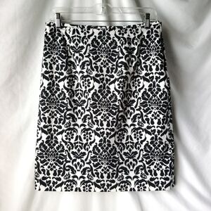 Chic Black and White Patterned Pencil Skirt